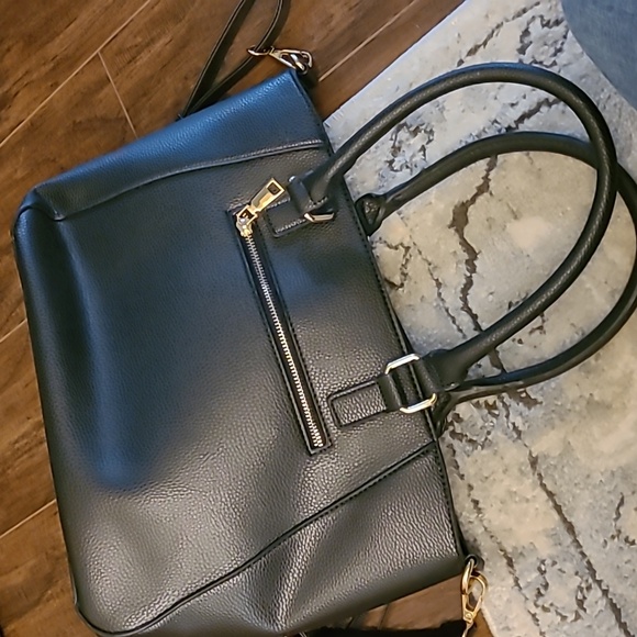 Like new Bass handbags you Get Both - Picture 4 of 12